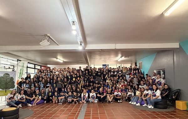 Programa de educação cooperativa reúne mais de 500 alunos e professores