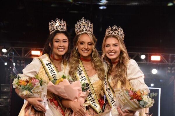 Emanuela, Gabriele e Fernanda são coroadas Soberanas da 41ª Oktoberfest de Santa Cruz do Sul