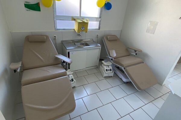 Doação de poltronas hemodinâmicas elétricas qualifica atendimento do Banco de Sangue do HCB