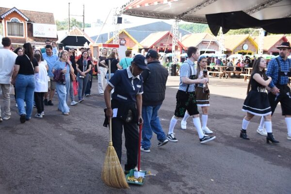 Empresas de limpeza e segurança têm até o dia 24 de julho para entregar propostas para atuar na 41ª Oktoberfest