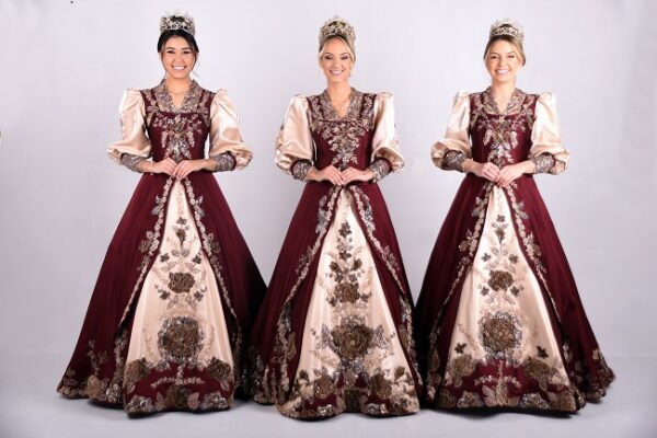 Soberanas da 41ª Oktoberfest apresentam trajes oficiais