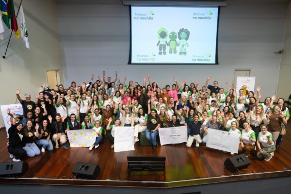 Educadores da região se reúnem para compartilhar projetos de educação financeira