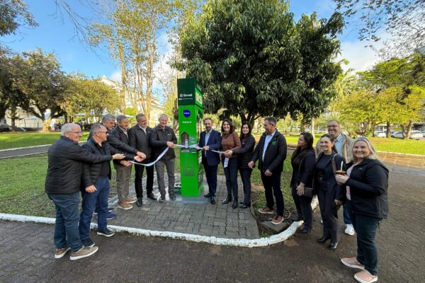 Praça da Bandeira ganha estação de hidratação da Sicredi